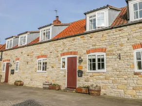 Cottage with garden - Image 2