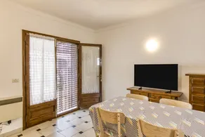 Holiday home with terrace | City view - Image 2