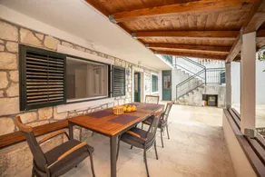 Beautiful holiday apartment with terrace & garden - Image 4