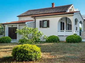 Apartment with garden & terrace - Image 4