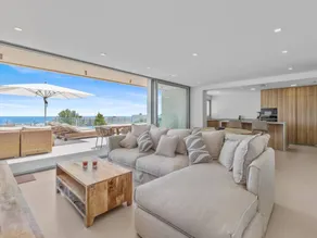 Holiday home with barbecue, garden & terrace | Sea view | Perfect for remote work - Image 4