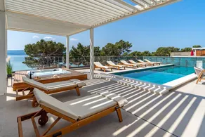 Villa with fast internet, garden & hot tub | Mountain view - Image 3