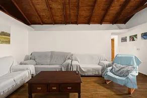 Holiday home with BBQ, terrace & garden | Mountain view - Image 3