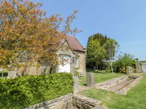 Fully equipped nice cottage with garden - Image 5