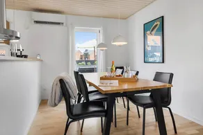 Holiday home with terrace, jacuzzi & barbeque | Sea view - Image 3