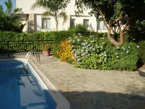 Flat with BBQ, pool & garden - Image 3