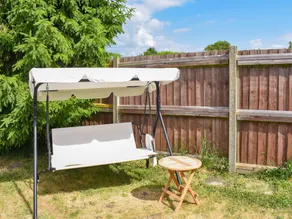 Cottage with garden | River view - Image 2