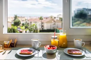 Appartement avec terrasse et piscine privée | Vue mer | Adapté au travail à distance - Image 2