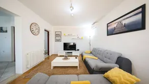Fully equipped house with pool, garden & barbecue - Image 2