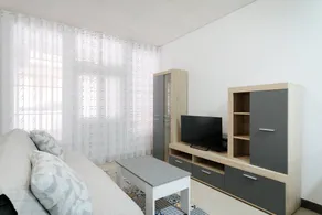 Flat with terrace - Image 2