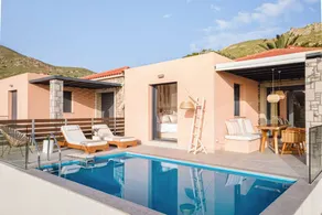 Villa with terrace, pool & garden - Image 2