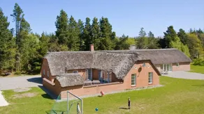House with terrace, pool & garden - Image 2