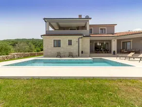 Holiday home with terrace, garden & private pool - Image 2