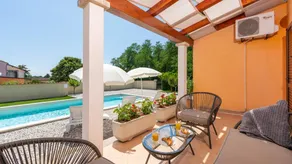 Voll ausgestattete Villa mit Terrasse, Garten und privatem Pool | Haustiere sind willkommen - Image 5