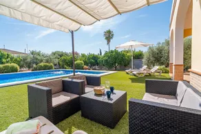 Holiday home with garden, private pool & barbeque - Image 4