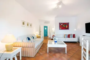 Child-friendly holiday apartment with garden, terrace & fast internet | City view | Beach nearby | Suitable for remote work - Image 4