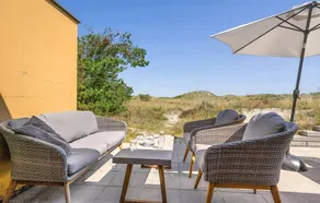 The Yellow House 200 metres from the beach - Image 2