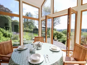 Cottage with garden - Image 5