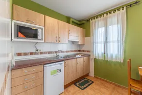 Estudio apropiado para familias con terraza y jardín | Vistas a la montaña | Adaptado para el teletrabajo | Admite mascotas - Image 3