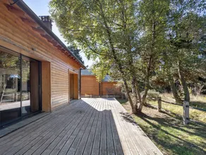Modern Family Chalet with Mountain View, Private Terrace and Wi-Fi - Image 2