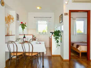 Apartment with terrace, barbeque & garden - Image 3