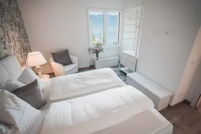 Appartement entièrement équipé avec terrasse, jardin et piscine | Vue lac | Avec animaux acceptés - Image 4