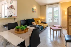 Holiday apartment with BBQ, garden & terrace | Garden view - Image 4
