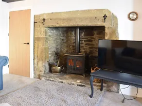 Family-friendly beautiful cottage with garden & hot tub | River view | Pet-friendly - Image 4
