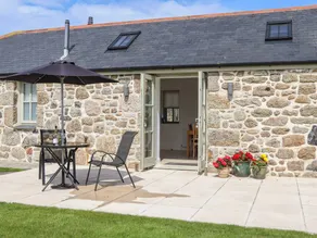 Cottage with garden - Image 2