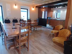 Cottage with barbecue & garden - Image 2