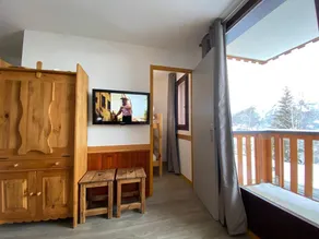 Cozy studio, direct piste access, near amenities - Image 2