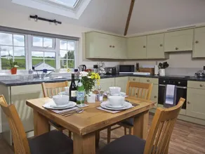 Cottage with garden & terrace - Image 5