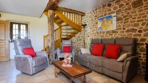 Quaint Holiday Home in Bonnemain near Lake - Image 2