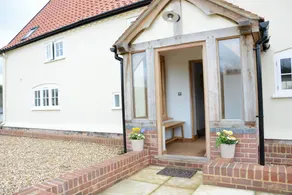 Cottage with garden - Image 2