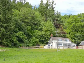 Cottage with garden - Image 2