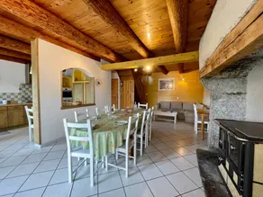 Cottage with barbeque & garden - Image 2