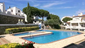Apartment with garden, barbeque & pool | City view - Image 2