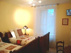 Family suite at Priory with park access and spacious rooms - Image 4