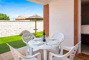 Casa con piscina, giardino e griglia | Vista sul giardino - Image 5