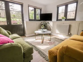 Cottage with garden - Image 4