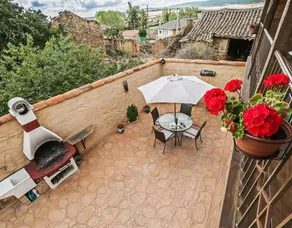 Maison avec barbecue, internet haut débit et terrasse | Vue montagne - Image 3