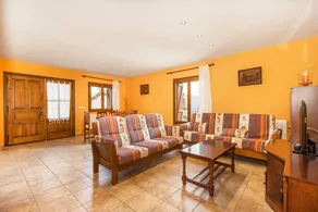 'Xisqueta' Apartment with Mountain Views, Private Garden and Wi-Fi - Image 2