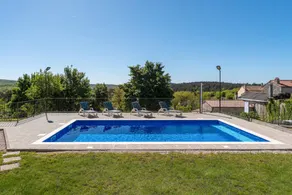 Villa with barbeque, pool & terrace - Image 4