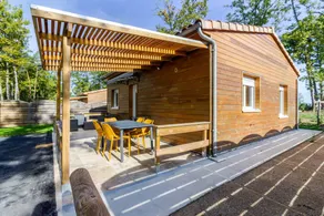 Children-friendly nice cottage with pool, garden & barbeque | Lake view - Image 2