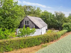 Holiday home with BBQ & terrace - Image 3