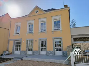 Modern cottage in Louverné, sleeps 6-8, pets allowed, parking - Image 2