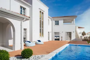 Villa mit Terrasse, Garten und privatem Pool - Image 2