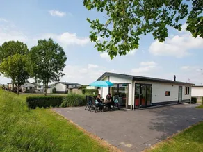 Bungalow with terrace - Image 4