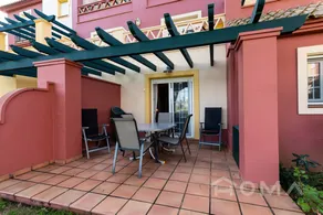Holiday apartment with garden, terrace & pool - Image 2