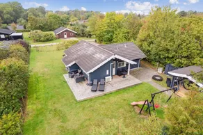 Holiday home with BBQ, terrace & hot tub - Image 5